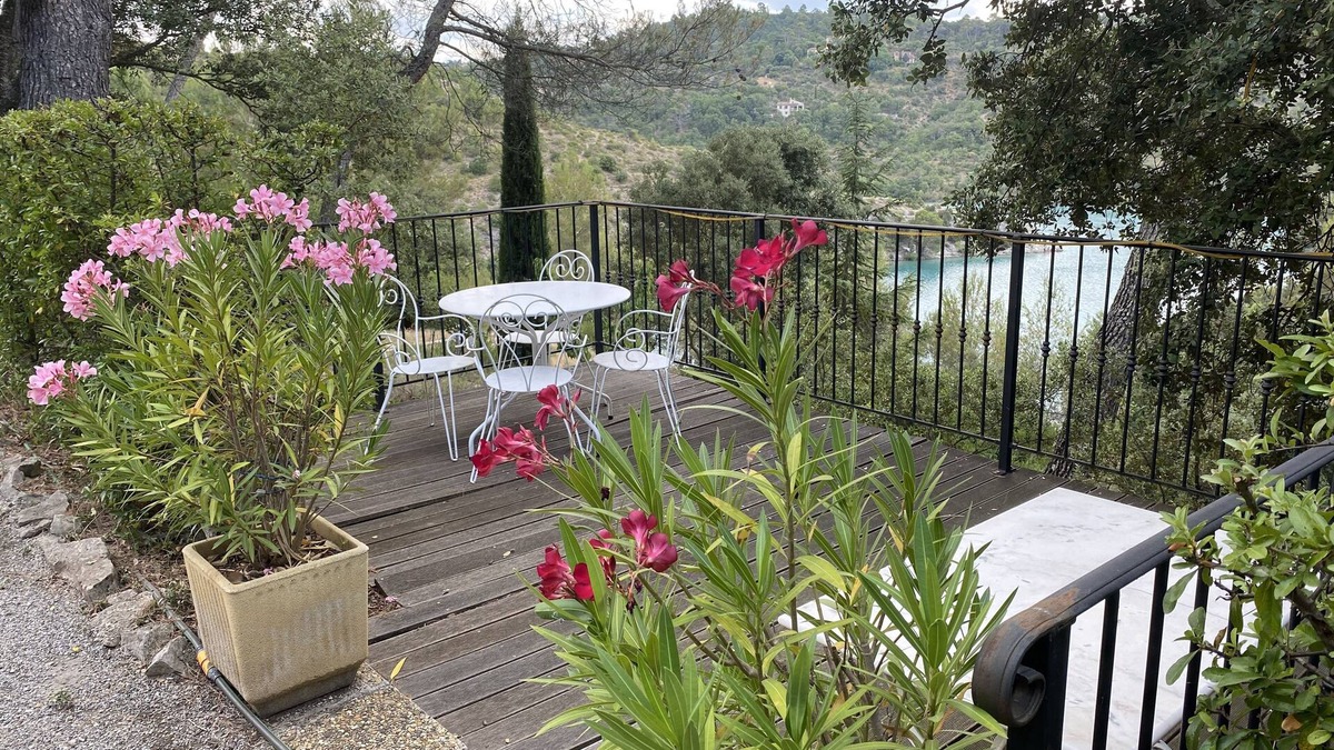 Esparron-de-Verdon Cottage | Cabanon de Naïs T2 with terrace and private access to Lake Esparron de Verdon