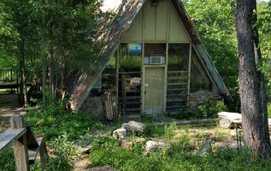 Grubville Cabin | Cabin ∙ 1 bedroom ∙ 5 guests
