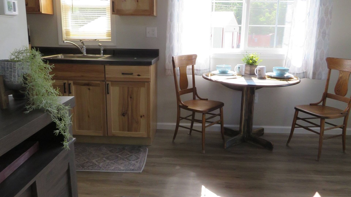 Nebraska City Cabin | Cabin 1 - Cabins on Kearney Hill with WiFi, AC