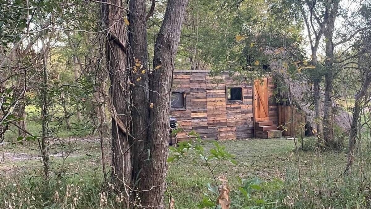 Huntsville Cabin | Cabin 1 Cozy cabin close to Sam Houston Park
