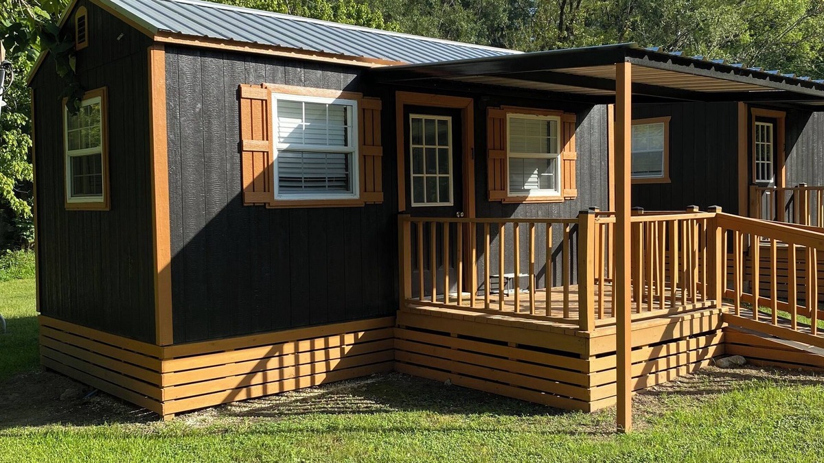 Pointblank Cabin | CABIN #1 Cozy cabin in serene Point Blank with fitness room and Pool