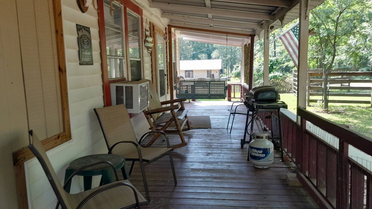 Zavalla Cabin | Cabin #1 @ Lake Cabins at Monterrey Park an Boat Launch at lake Sam Rayburn