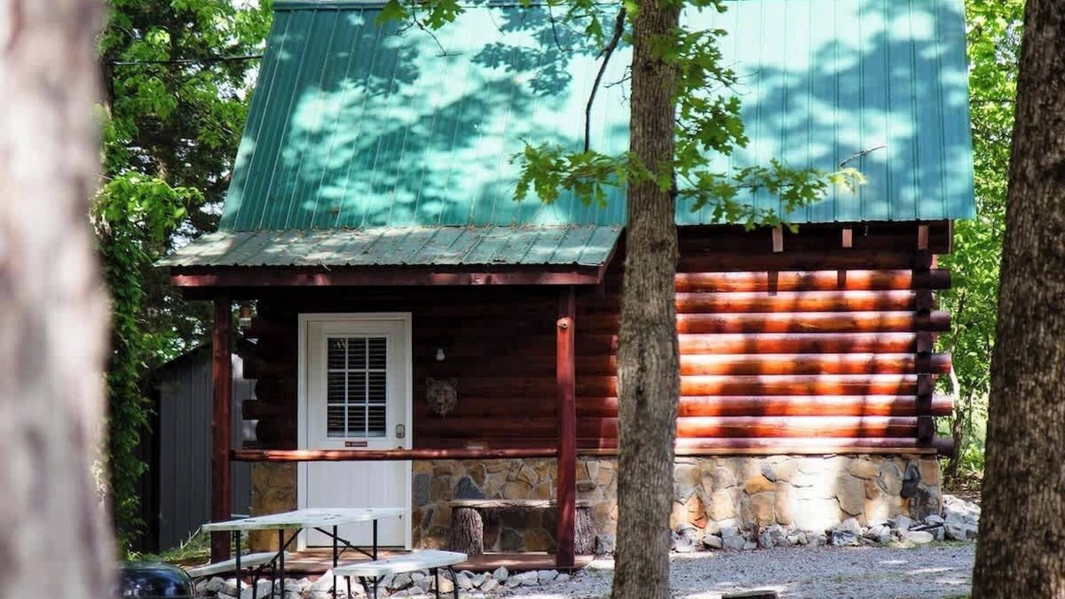 Columbia Cabin | Cabin 1 - Pet Friendly | Firepit | Near Lake | Private Cabin