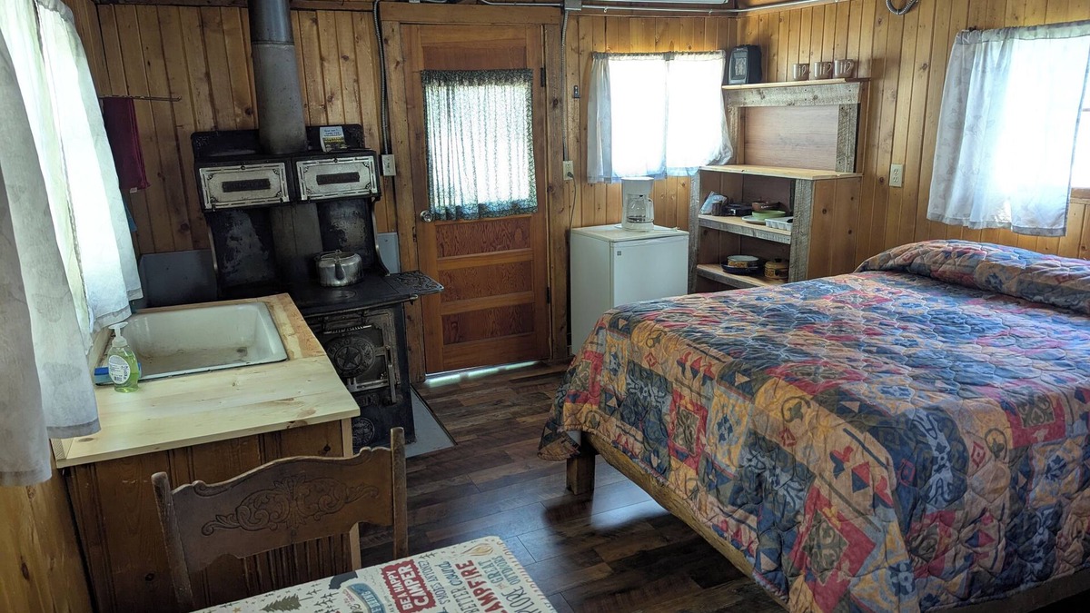 Bellvue Cabin | Cabin 10 at Sportsman’s Lodge, Rustic Cabin 10 at Sportsman's Lodge