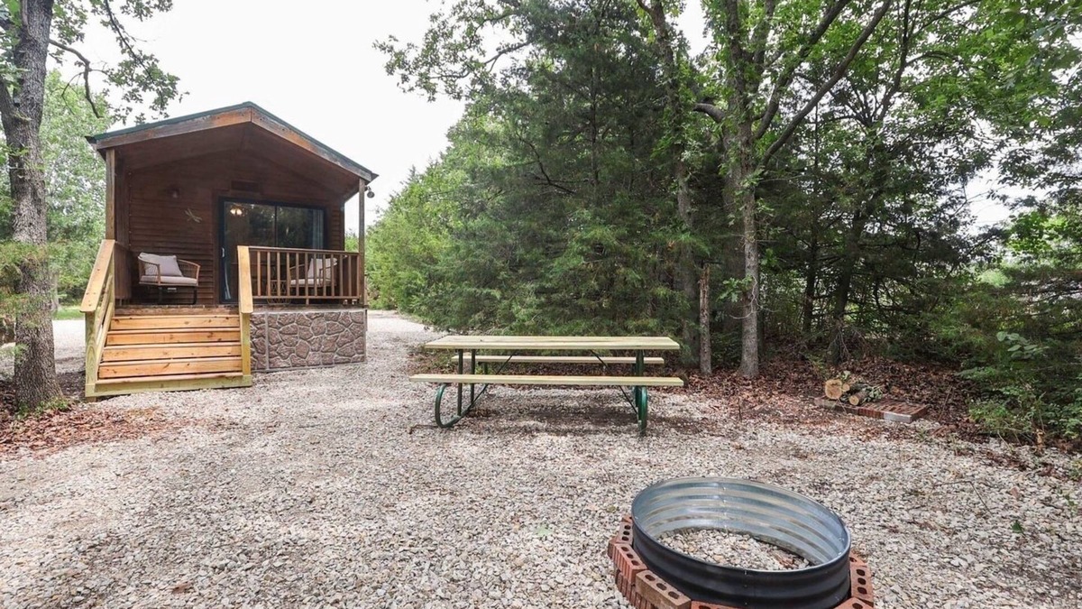 Neal Cabin | Cabin 10~ Cozy Toronto Lake Cabin ~ Walk to the Water by RedAwning