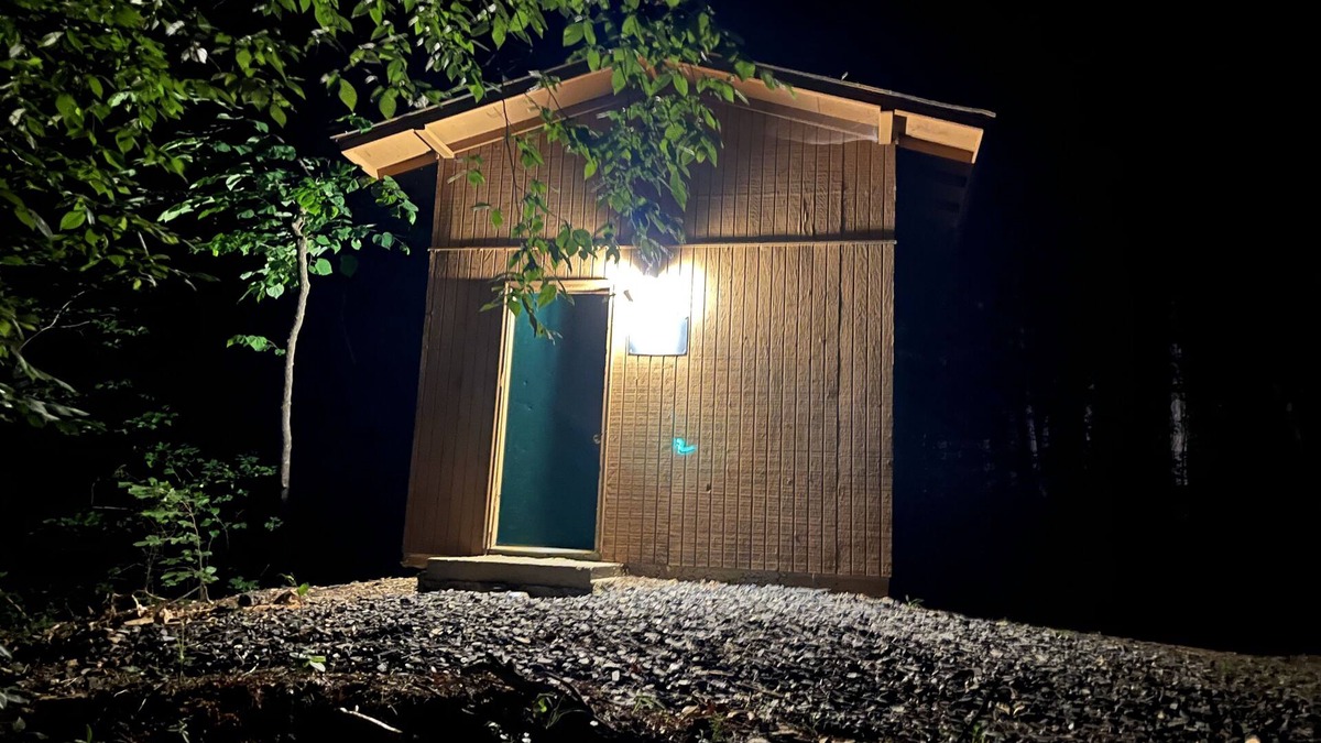 Hatfield RV Rental | Cabin 10 - Rustic Mountain Cabin Rental - Up to 4 persons
