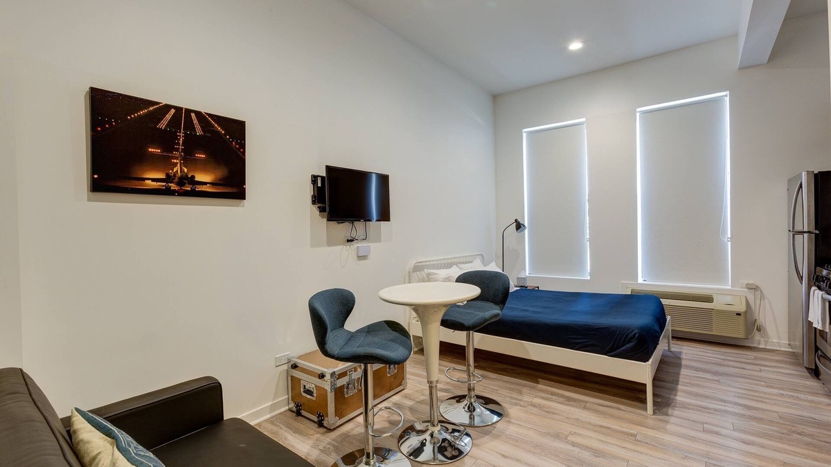 River West Apartment | Cabin 101 by 747 Lofts