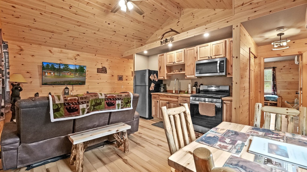 Atlanta Cabin | Cabin#2 at Northern Comfort wopt side by side rentals