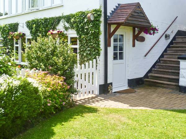Stourport-on-Severn Cottage | Cabin ∙ 2 bedrooms ∙ 4 guests