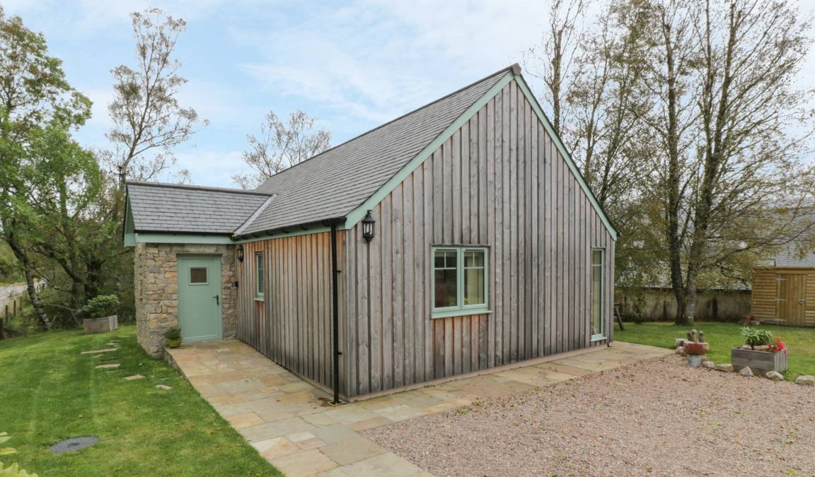 Roybridge Cottage | Cabin ∙ 2 bedrooms ∙ 4 guests
