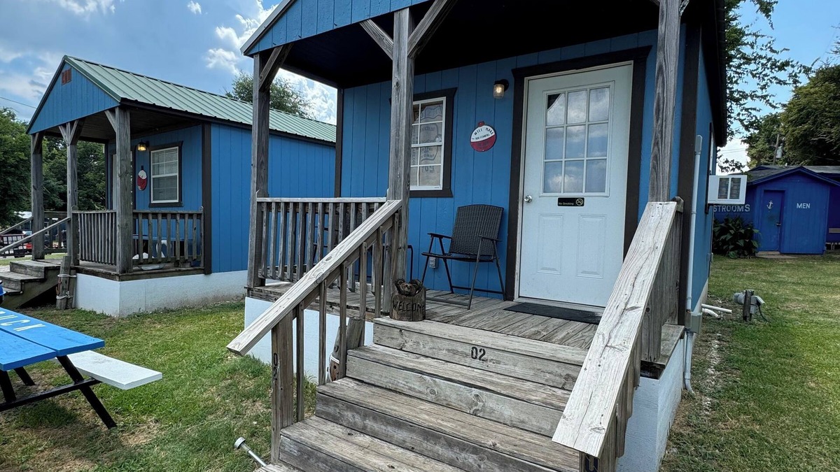 Elmo Cabin | Cabin 2 - Cozy Lake View Retreat with Free Fishing, Marina Access, Free Fishing