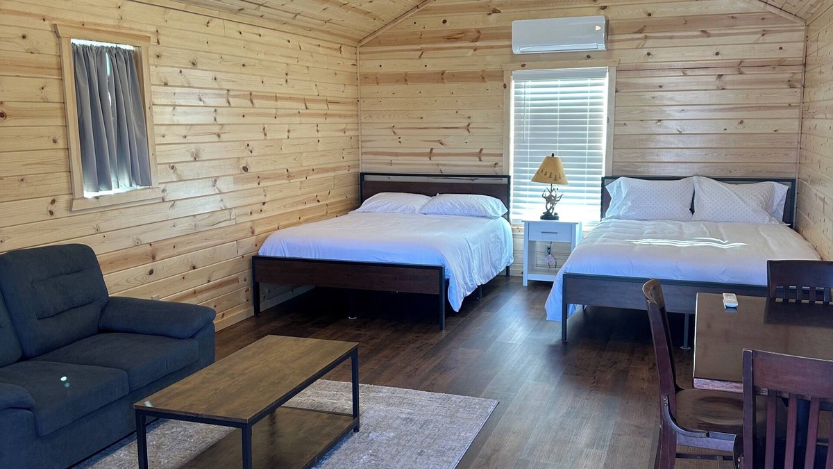 Reed Point Cabin | Cabin 2 in lovely Reed Point with AC