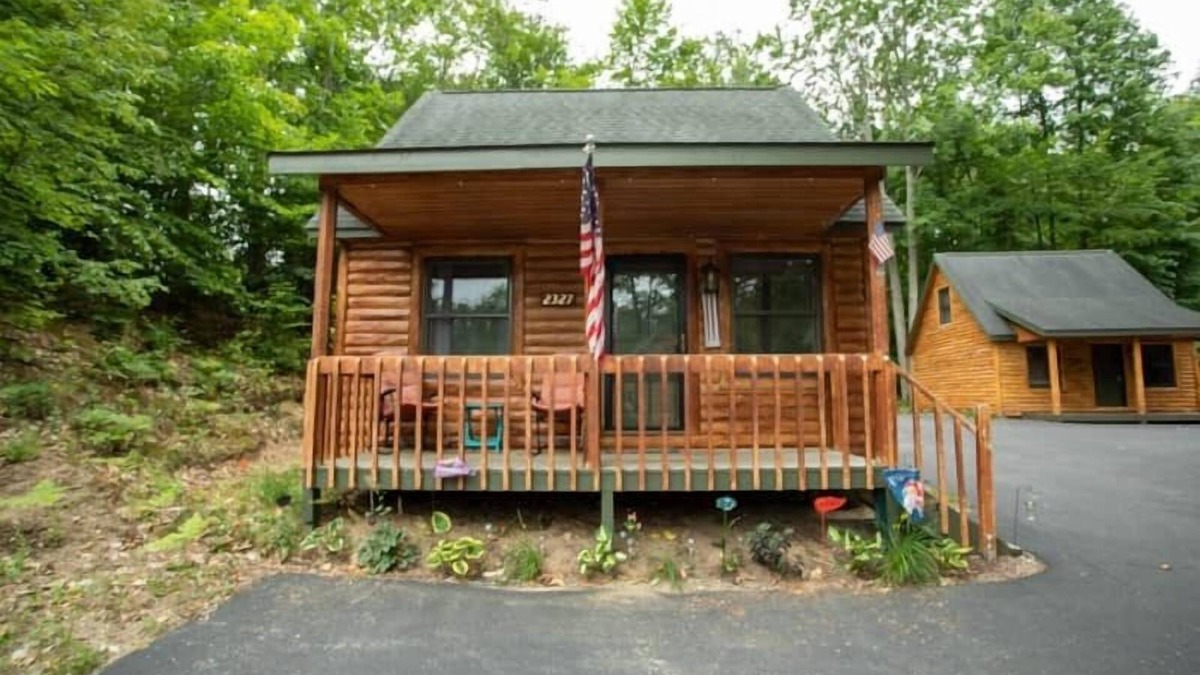 Gaylord House | Cabin 2327 - Quiet Log Cabin within Private Resort