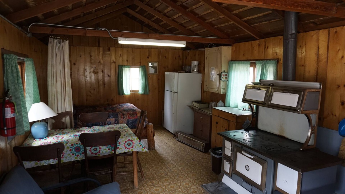 Bellvue Cabin | Cabin 3 at Sportsman’s Lodge, Rustic Cabin 3 at Sportsman's Lodge