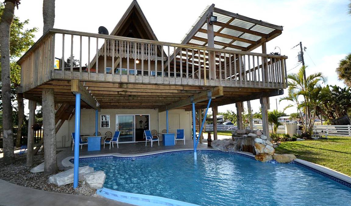 Grant-Valkaria Cabin | Cabin ∙ 3 bedrooms ∙ 10 guests