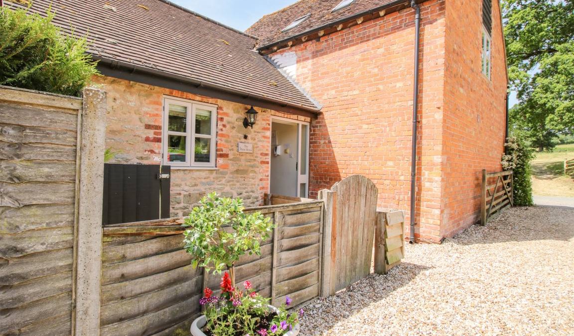 Acton Scott Cottage | Cabin ∙ 3 bedrooms ∙ 6 guests