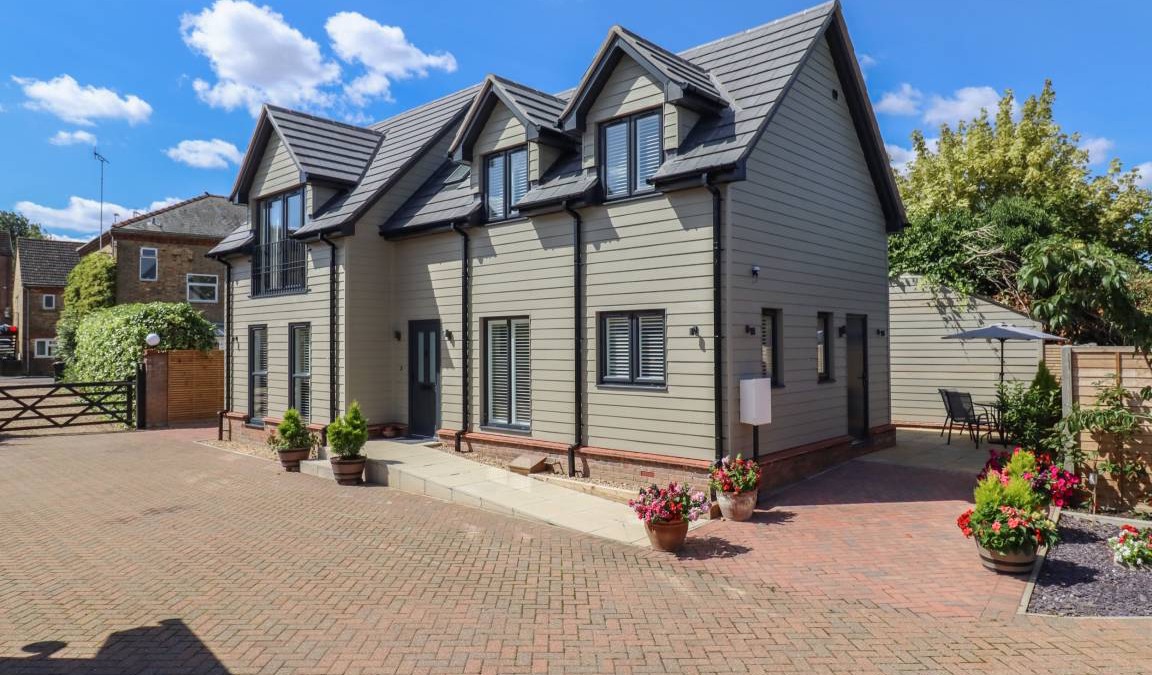 Littleport Cottage | Cabin ∙ 3 bedrooms ∙ 5 guests