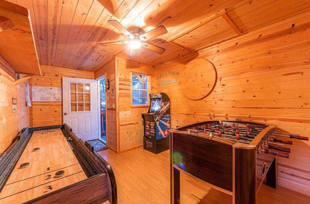 Christopher Creek Ski Chalet | Cabin #3 Rainbow Trout - Pet Friendly- Sleeps 6 - Playground & Game Room