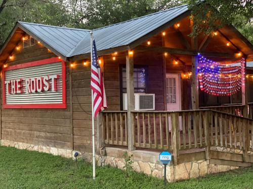 Lakehills House | Cabin 3 The Roost Cabins
