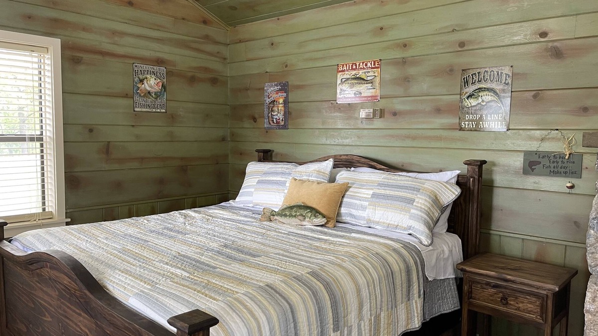 Dennis Cabin | Cabin 4 on Stony Point