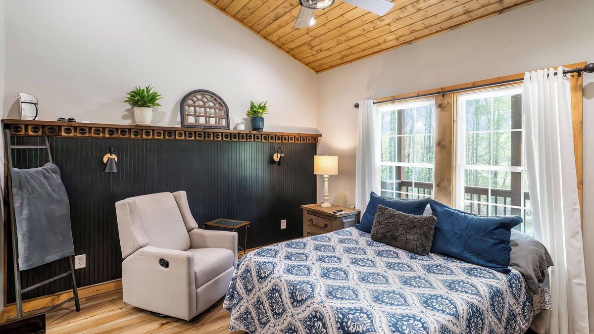 Moravian Falls Cabin | Cabin 4, the delightful Happy Cabin in the heart of Moravian Falls, NC