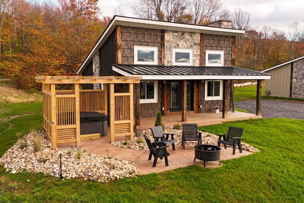 Timberline Cabin | Cabin 4 Two Bed Modern Luxury w Hot Tub