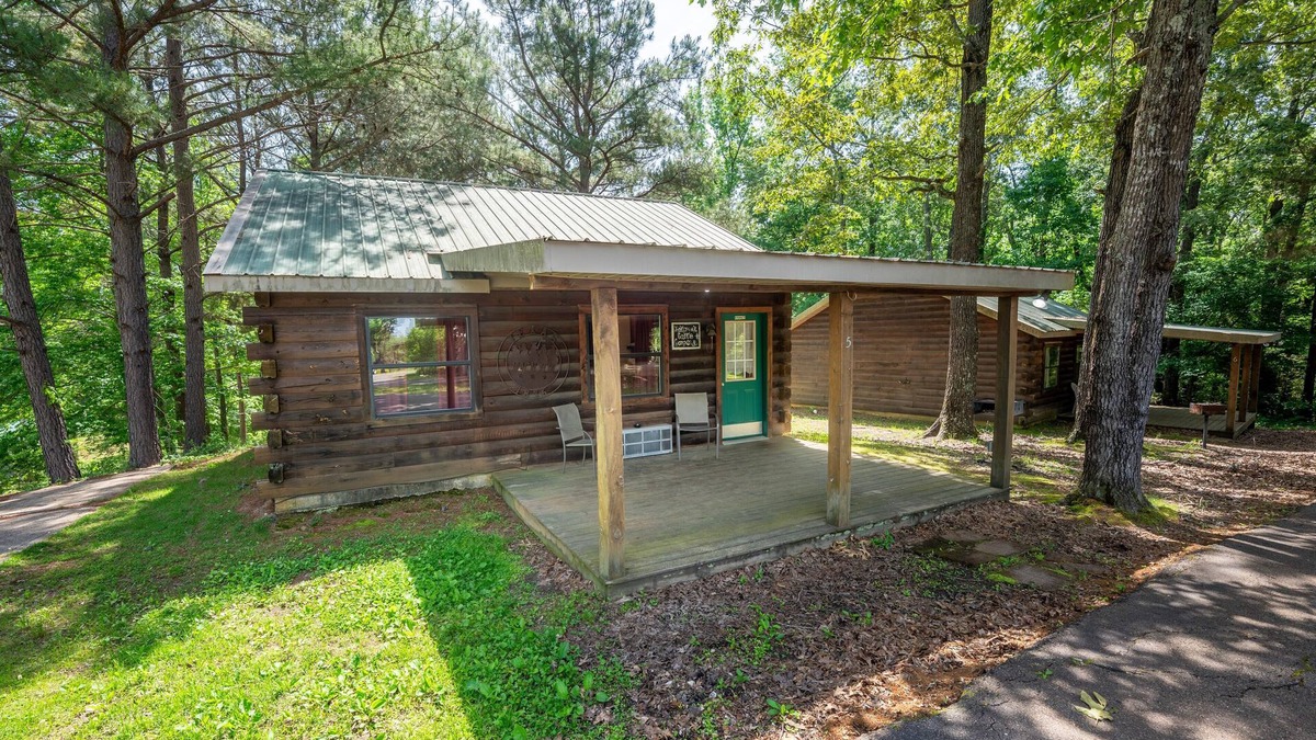 Buchanan House | Cabin 5 at Fishtale Lodge