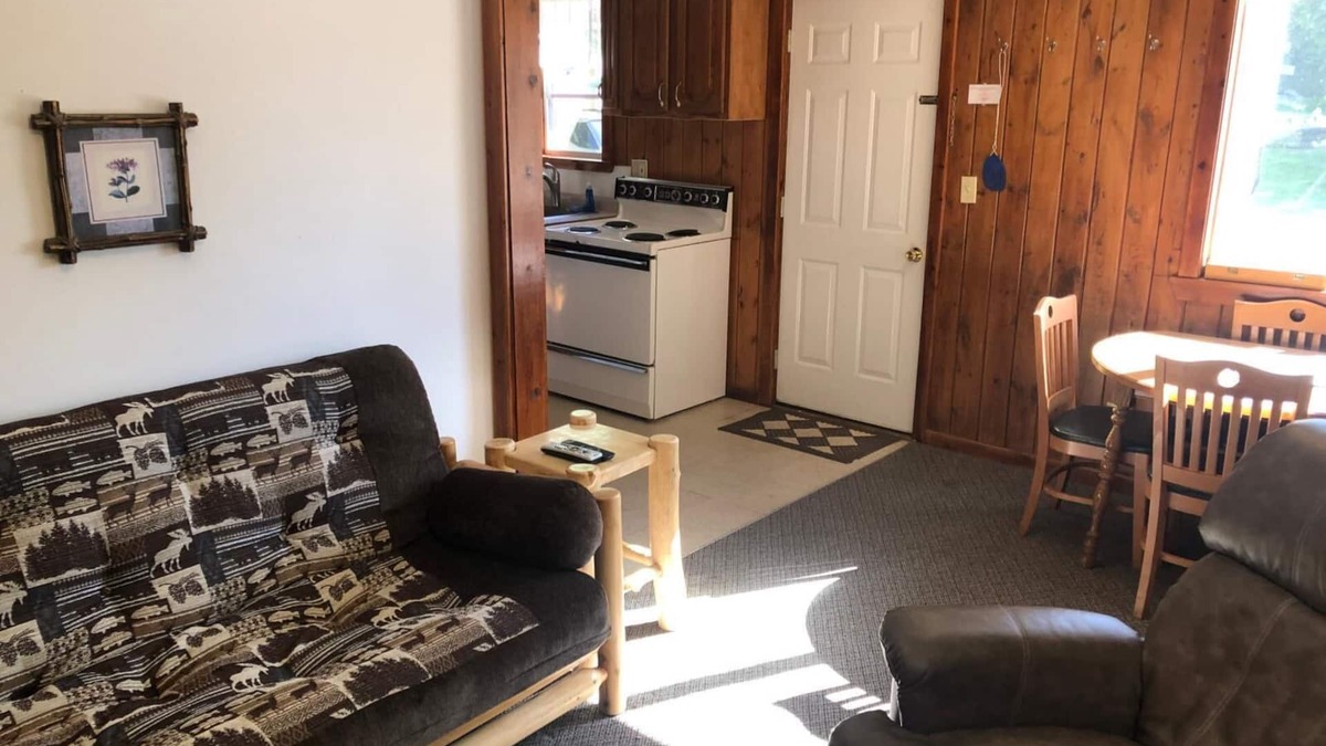 Hines Apartment | Cabin 5 Family Friendly Resort