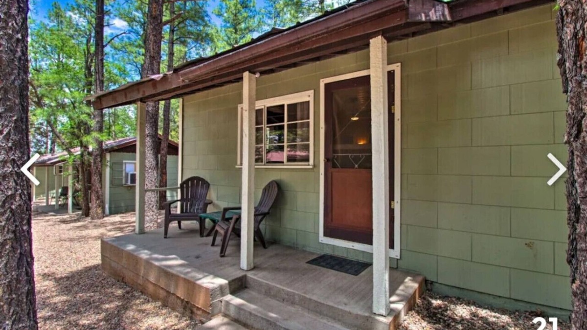 Pinetop-Lakeside Cabin | Cabin 5 with Queen Bed