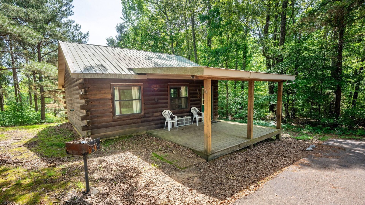Buchanan House | Cabin 6 at Fishtale Lodge
