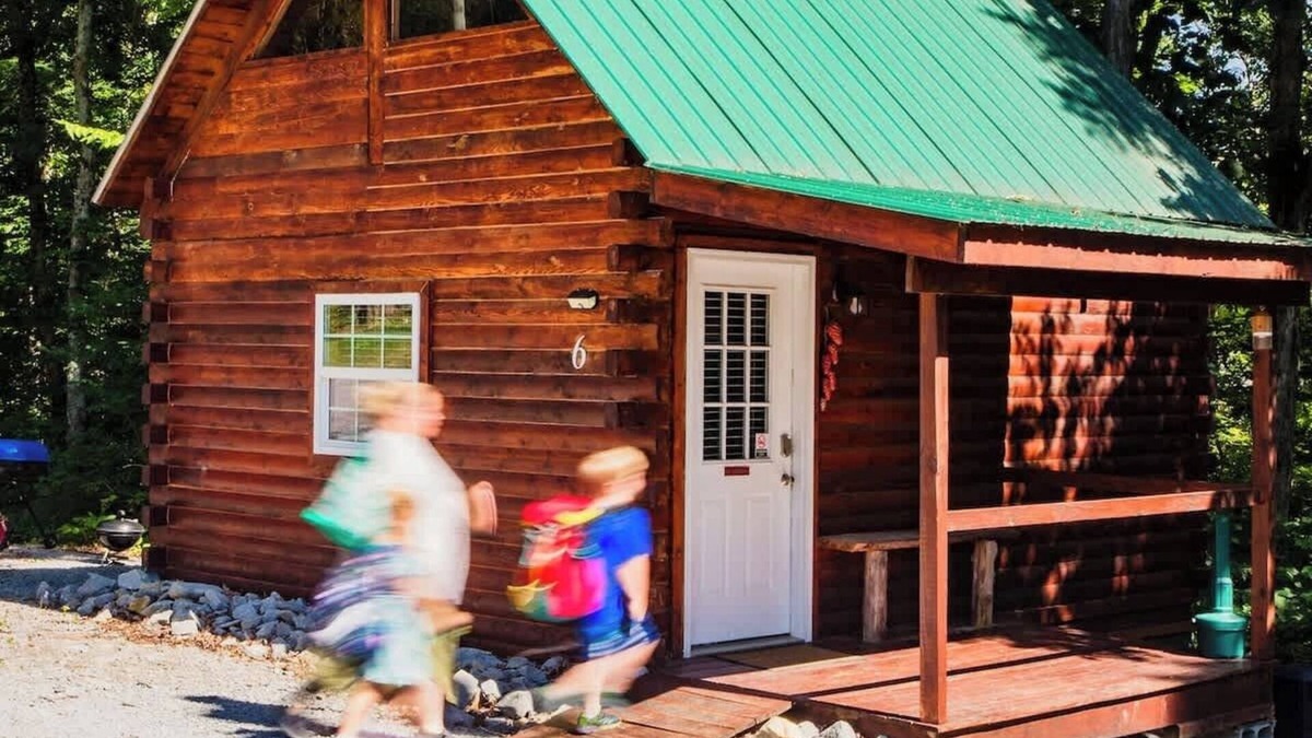 Columbia Cabin | Cabin 6 - Near Green River & Cumberland Lake | Pet Friendly