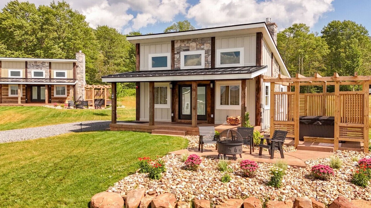 Timberline Cabin | Cabin 6 One Bed Modern Luxury w Hot Tub