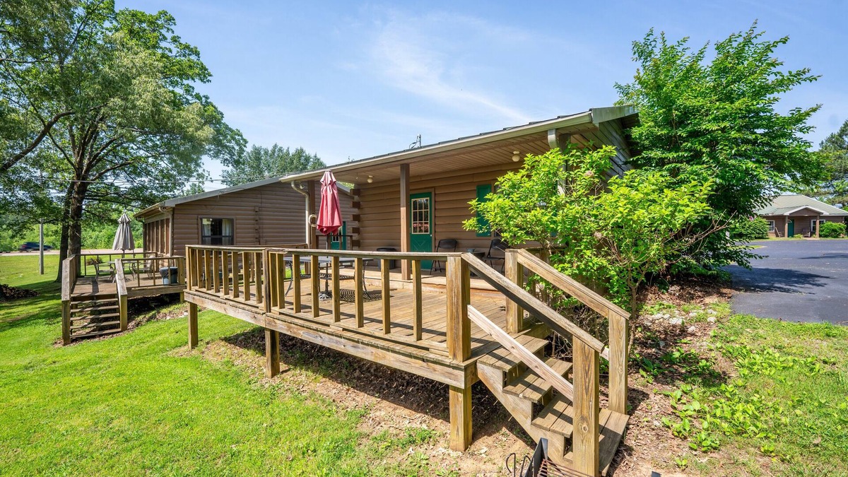 Buchanan House | Cabin 7 at Fishtale Lodge