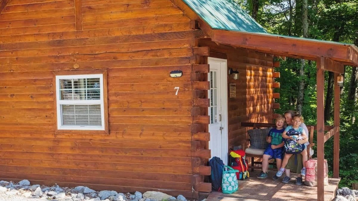 Columbia Cabin | Cabin 7 - Private Log Cabin with loft in Columbia Kentucky