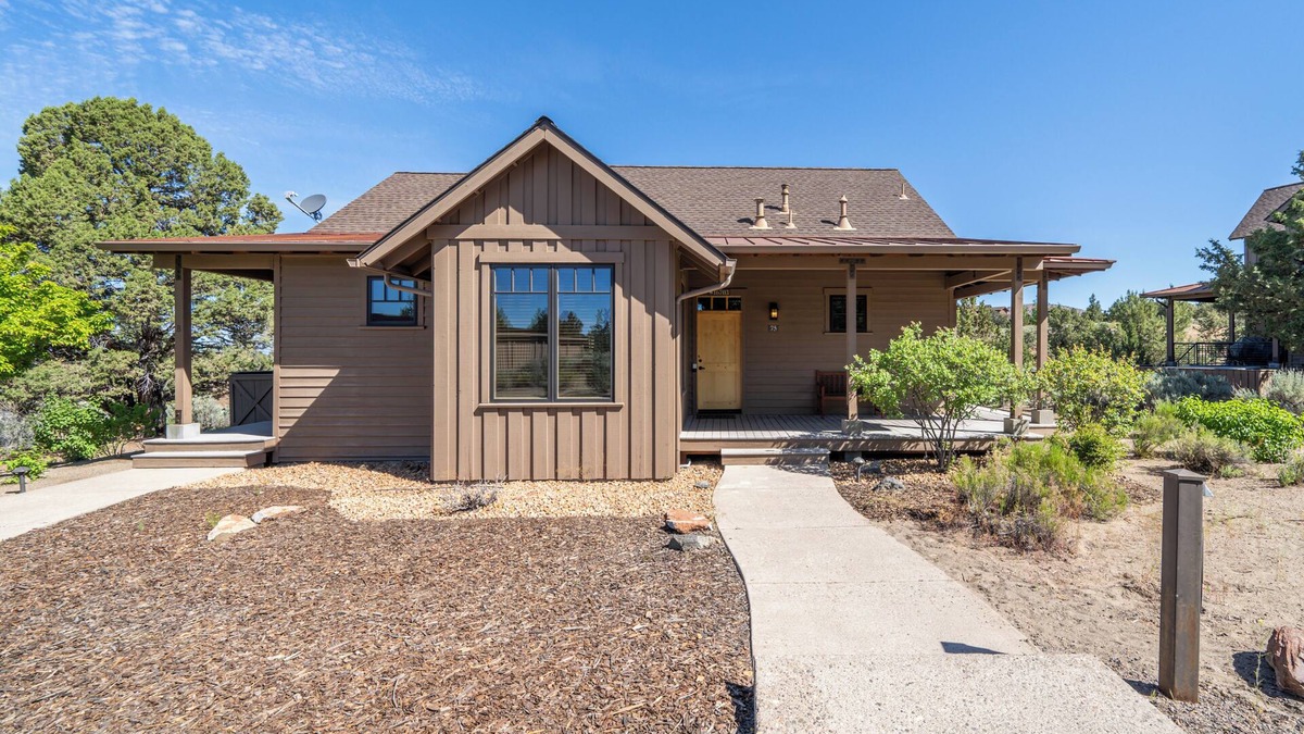 Powell Butte Cabin | Cabin 75 Brasada Ranch+ Hot Tub and Golf
