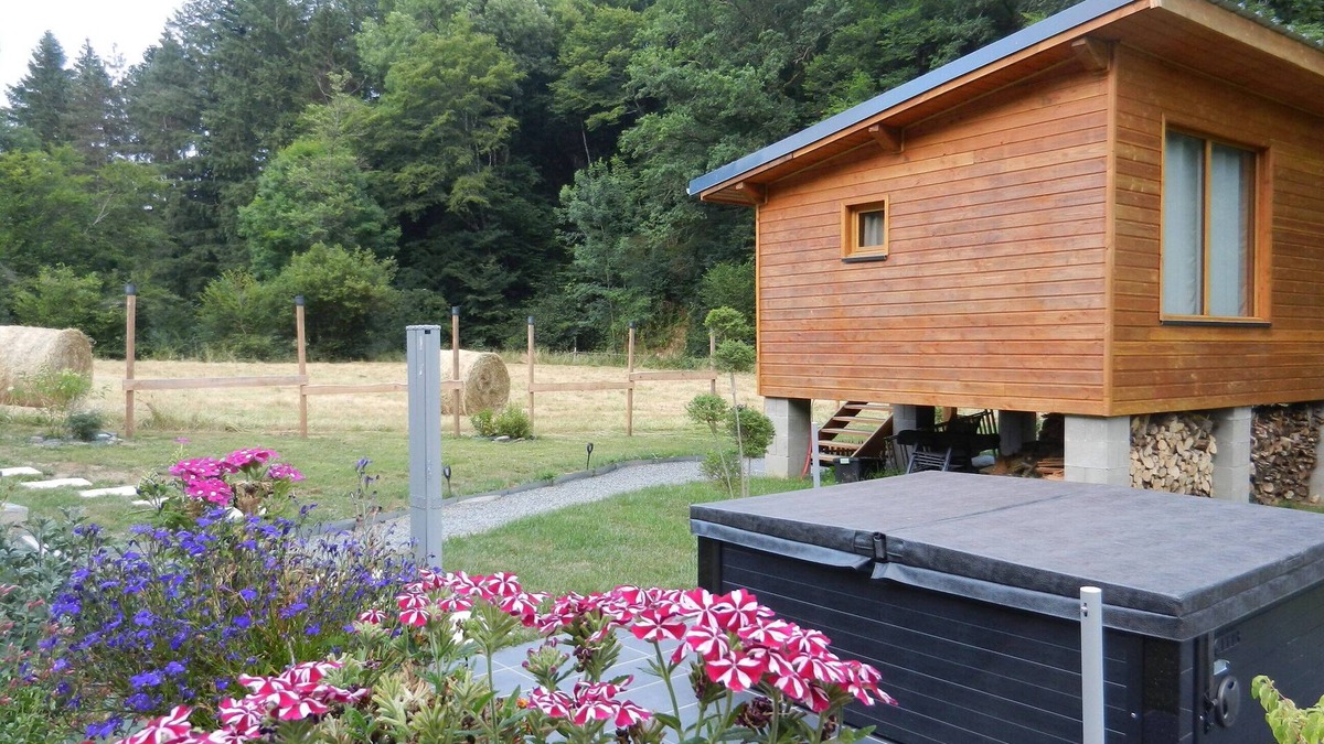 Lourdoueix-Saint-Pierre Cabin | Cabin and spa; the "Cocon du Gast".