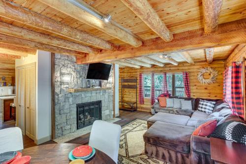 Crestline House | Cabin about 1 Mi to Lake Gregory and Hiking!