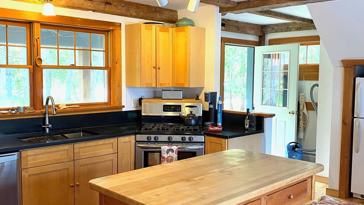 Gouldsboro Cabin | Cabin Among the Pines