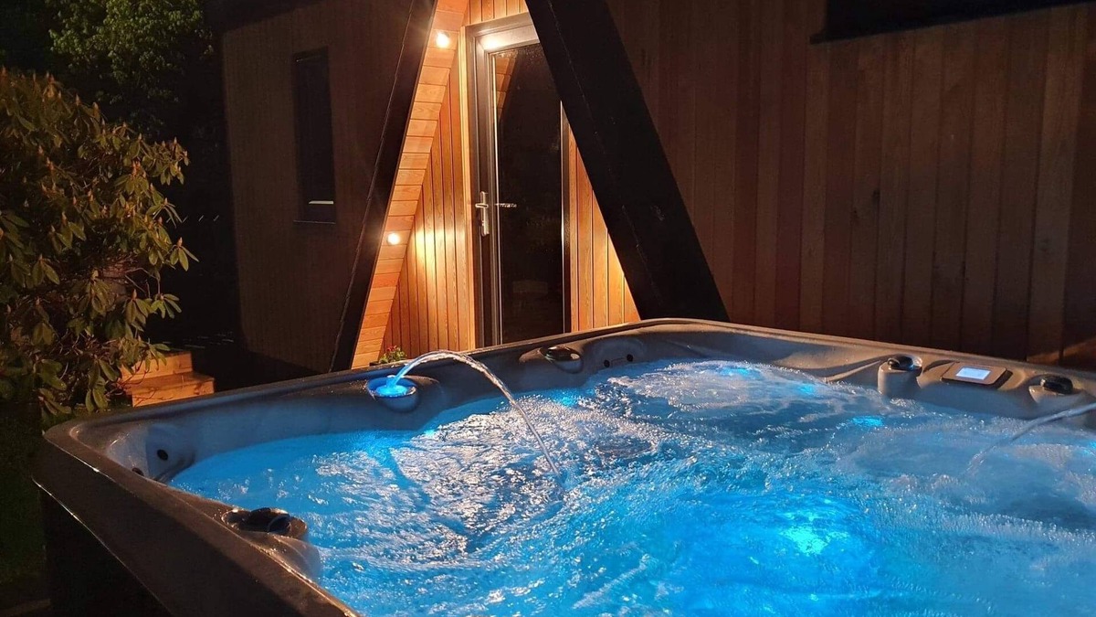 Tain Cabin | Cabin-Apartment-Private Bathroom-Countryside view