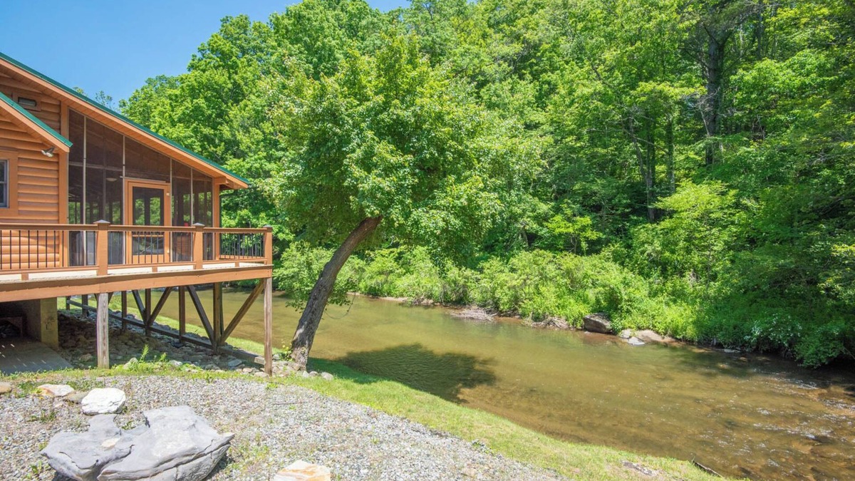 Laurel Springs Cabin | Cabin at Cranberry Mill - Private Creekfront Cabin in Laurel Springs