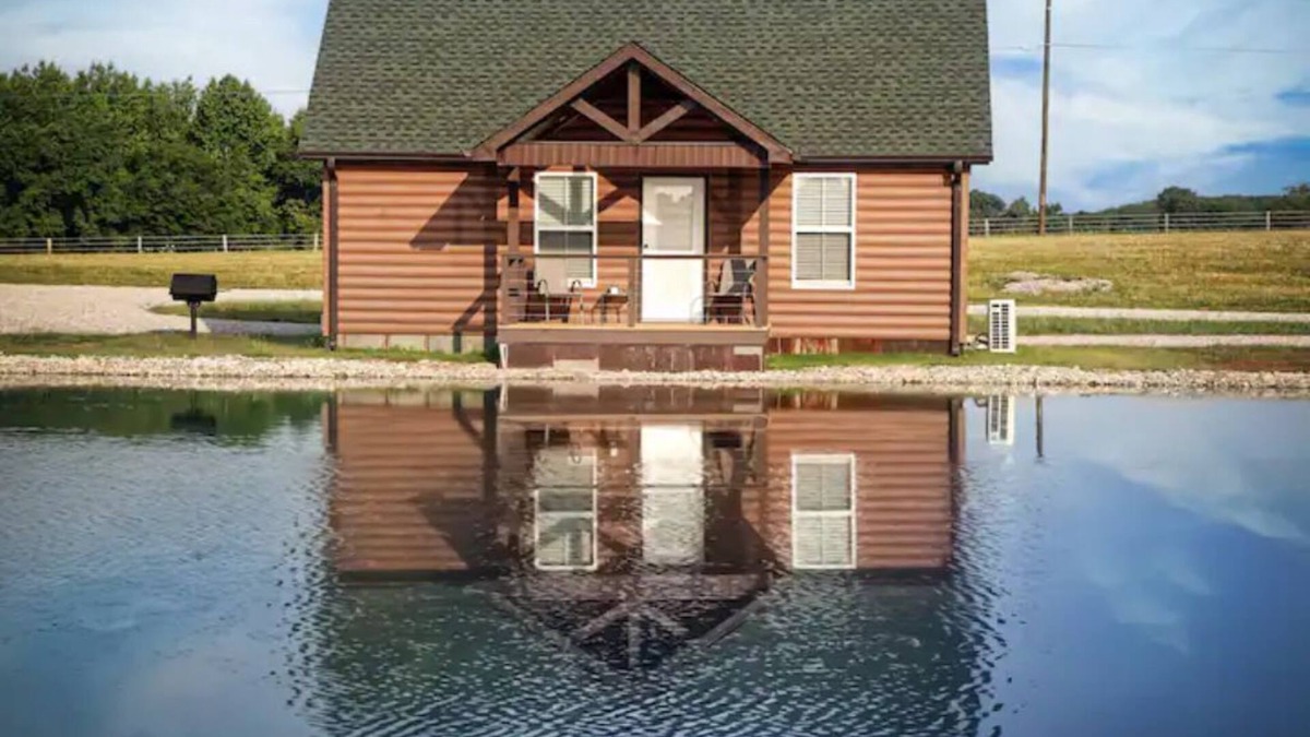 Muscle Shoals Cabin | Cabin B by the Pond - King Bed - Swimming Pool