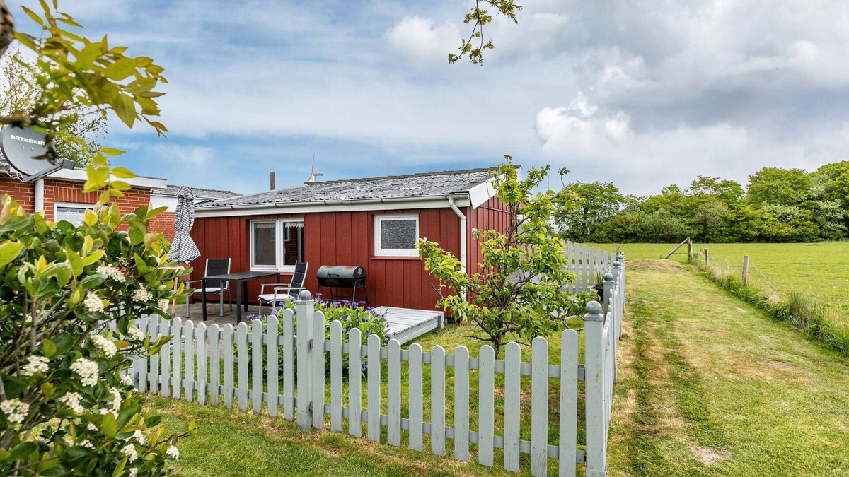 Emmelsbuell-Horsbuell Cabin | Cabin 'Bei Karin' with Private Terrace, Shared Garden and Wi-Fi