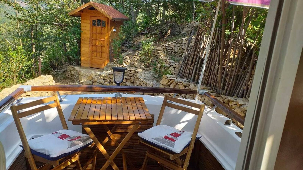 Saint-Julien-du-Gua Boat Rental | Cabin boat "QUEEN07"