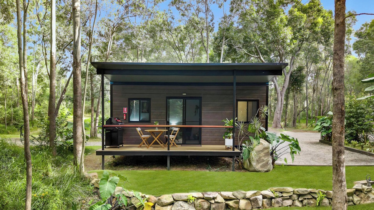 North Aramara Cabin | Cabin By The Creek/Hidden Oasis
