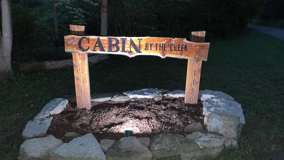 New Richmond Cabin | “Cabin by the Creek” located in Historic New Richmond, Ohio 3BR 2.5B sleeps 11