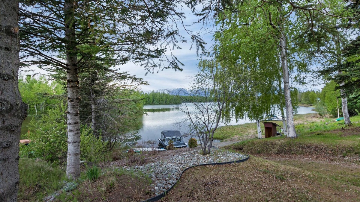 Palmer Cabin | Cabin By The Lake centrally located, full kitchen, washer & dryer