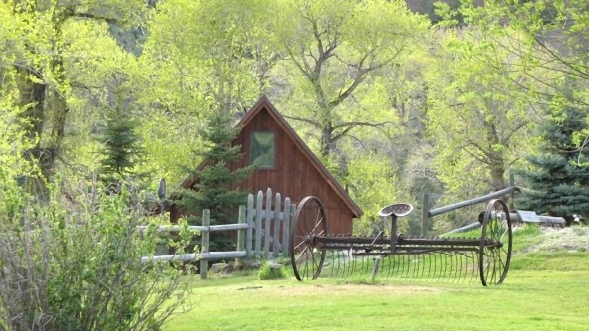 Gardiner Cabin | Cabin By The River~ 10 minutes from the north entrance to Yellowstone Park