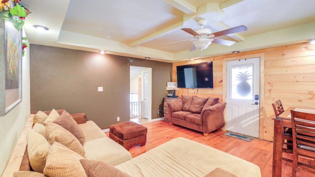 Ragland Cabin | Cabin Close to ATV & Hiking Trails in Delbarton