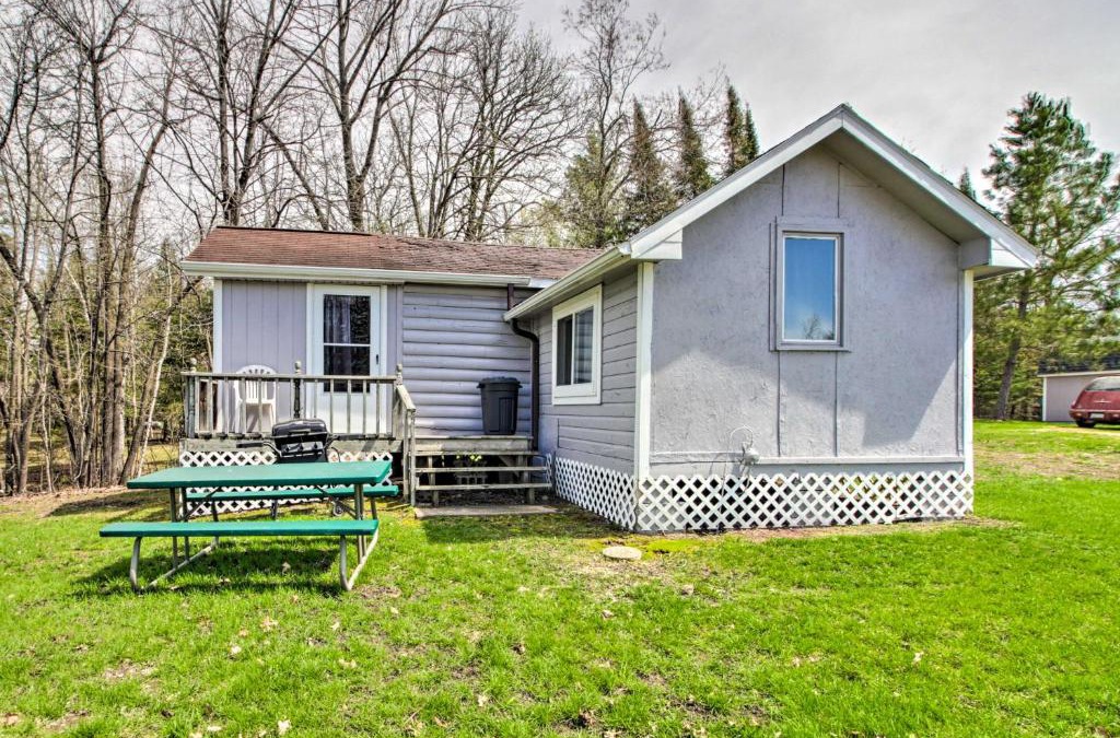 Puposky House | Cabin Community Kayaks, Canoes and Boat Docks