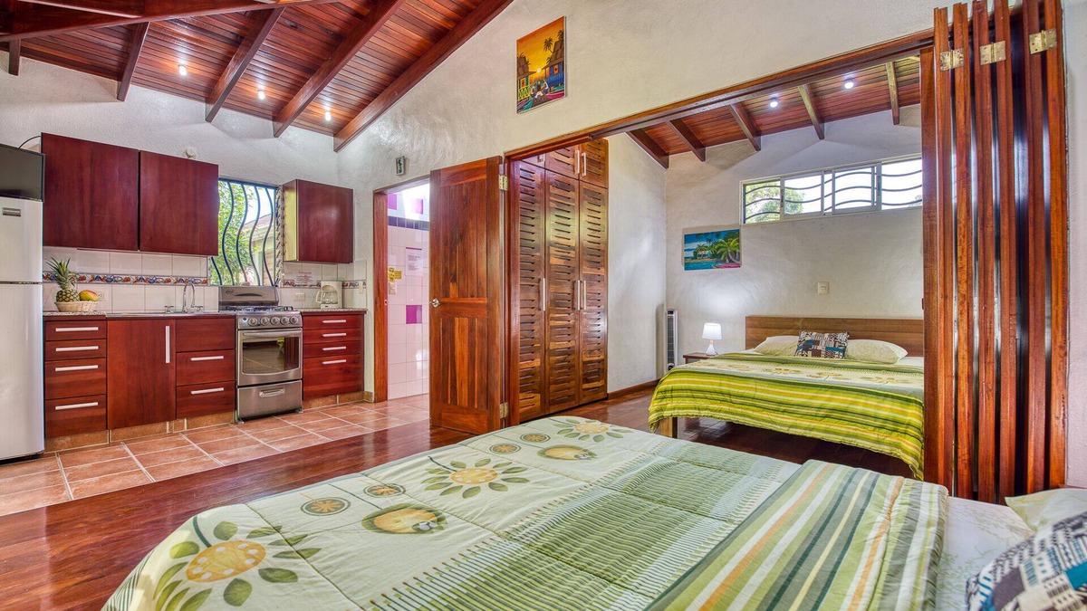 Puerto Viejo de Talamanca House | "Cabina Tucan" - Caribbean bungalow 250m from the beach, with dream pool & Eden garden